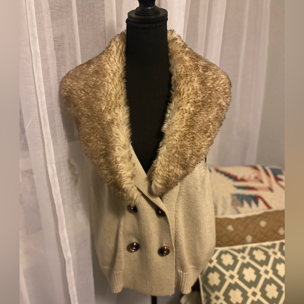 BCBG SWEATER VEST